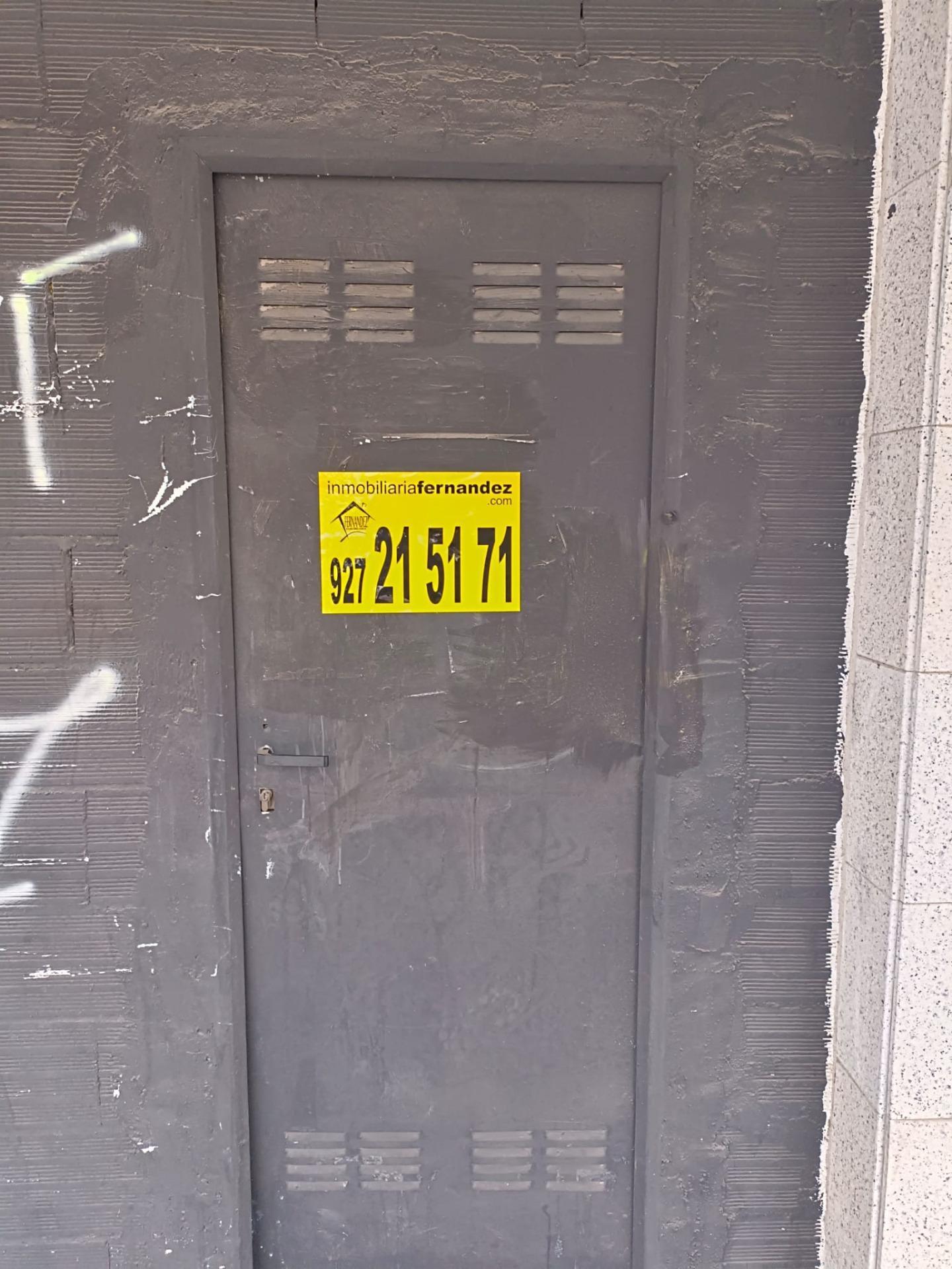 Retail in Cáceres, Cáceres for lease Building Photo- Image 1 of 3