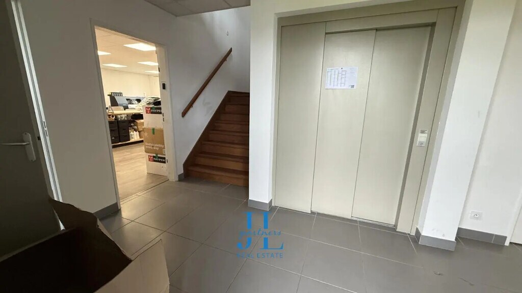 Location Local d'activités 65 m² - Photo 1