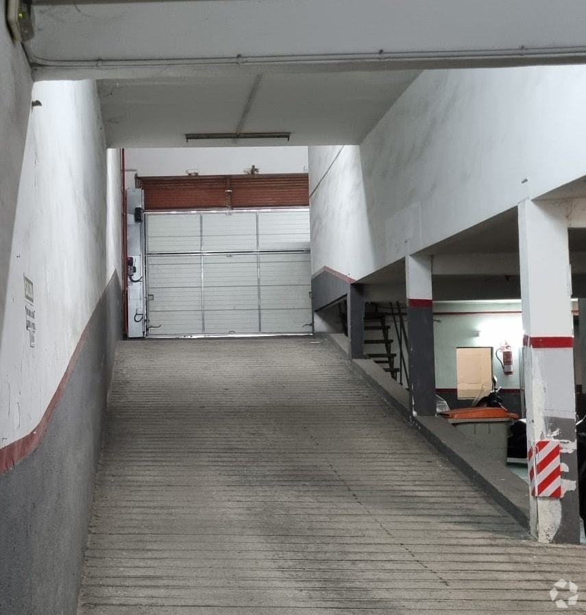 Calle de Enrique Velasco, 34, Madrid, MAD 28038 - - - Interior Photo - Image 1 of 5