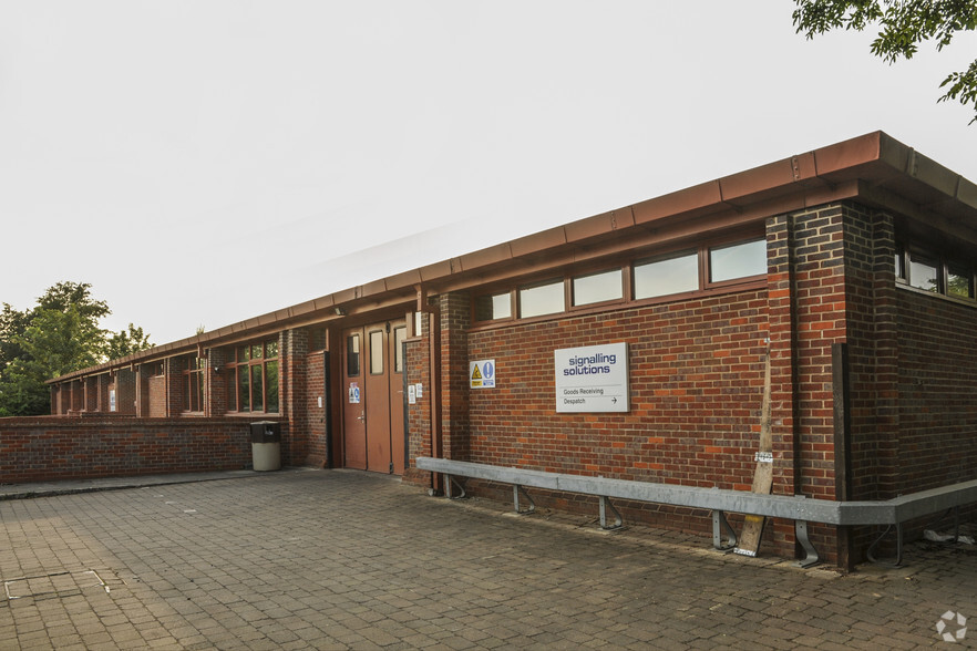 Watling St, Radlett for lease - Building Photo - Image 2 of 4