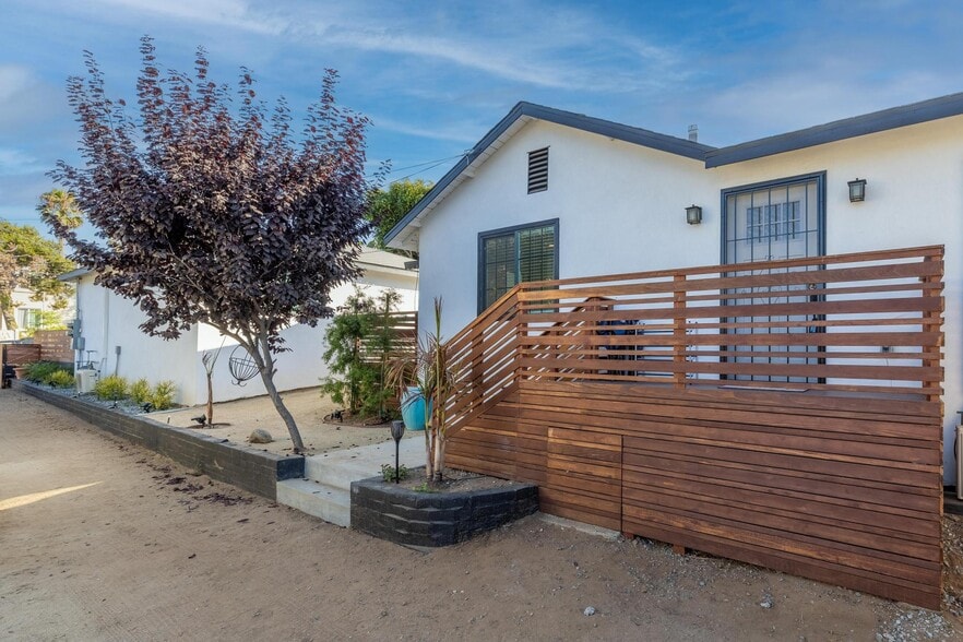 376 Acacia Ave, Carlsbad, CA for sale - Building Photo - Image 2 of 14