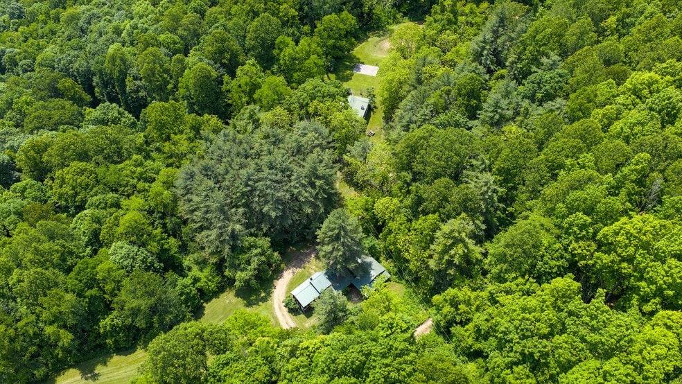 1413 Song Bird Ln, Grassy Meadows, WV for sale - Building Photo - Image 2 of 12