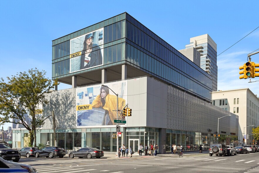 200 Kent Ave, Brooklyn, NY for lease - Building Photo - Image 1 of 23