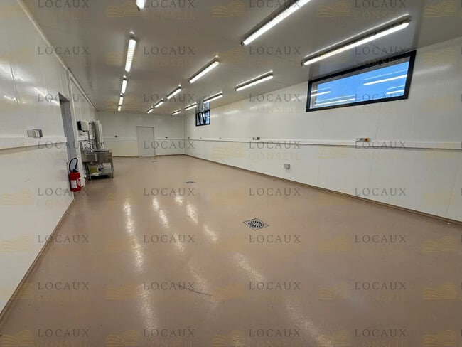 Location Local d'activités 180 m²