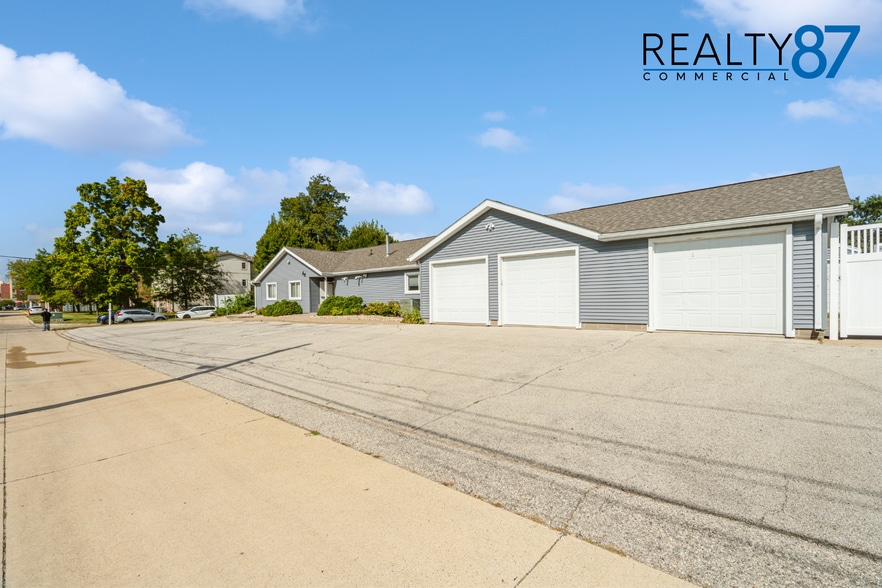 715 10th Ave SE, Cedar Rapids, IA for sale - Building Photo - Image 3 of 18