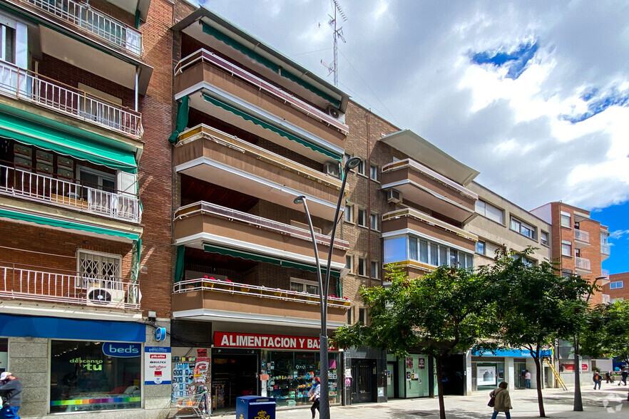 Calle Alfares, 4, Alcorcón, Madrid for lease - Primary Photo - Image 1 of 2