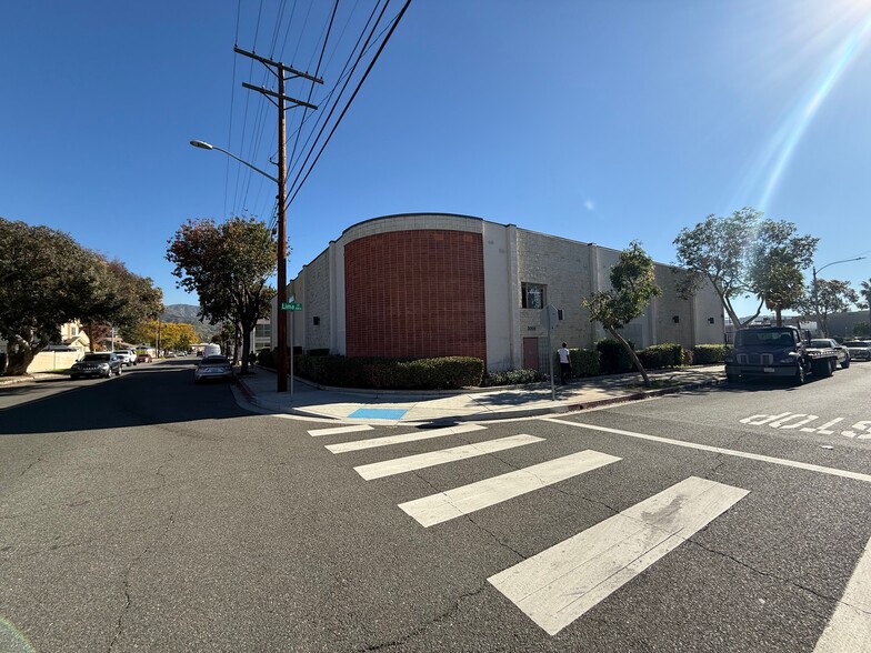3094 N Lima St, Burbank, CA for lease - Primary Photo - Image 1 of 4