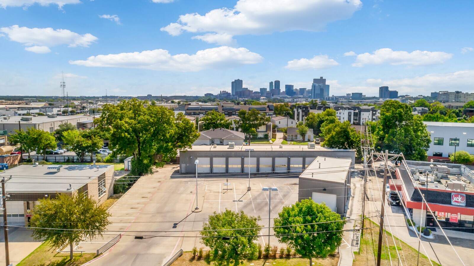 211 University Drive, Fort Worth, TX 76107