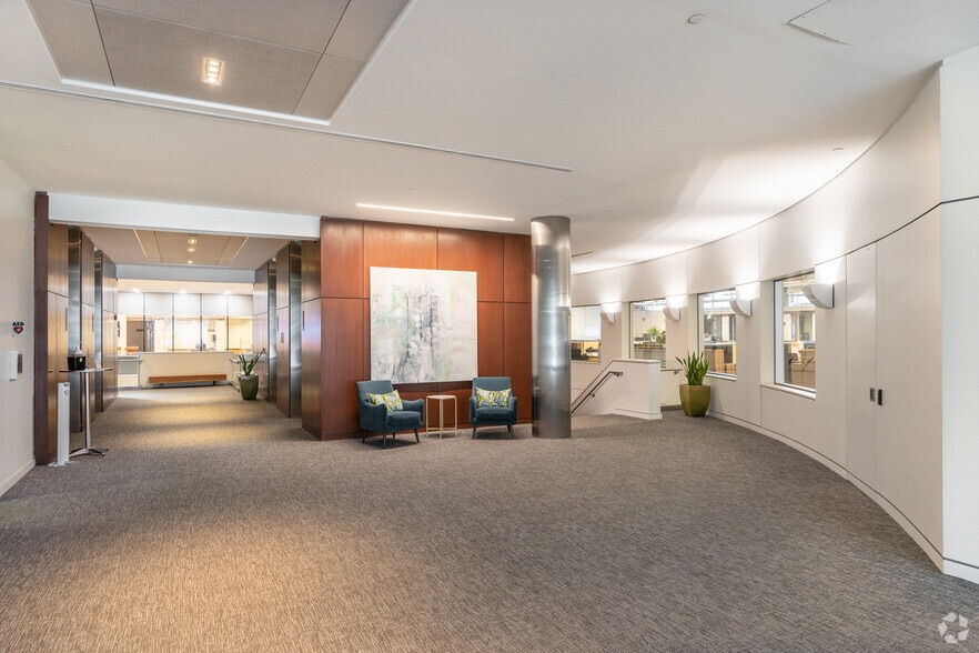 555 E Lancaster Ave, Radnor, PA for lease - Interior Photo - Image 2 of 10