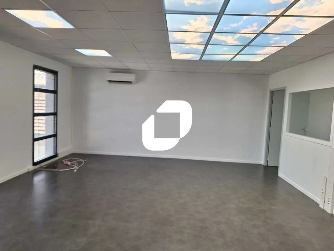 Flex in Cenon for sale Interior Photo- Image 1 of 16