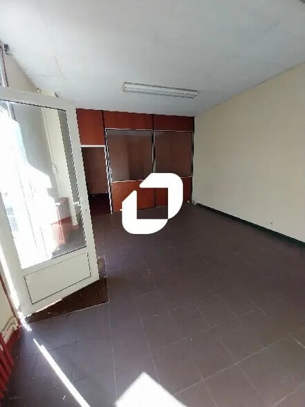 Flex in Le Bouscat for lease - Interior Photo - Image 3 of 9