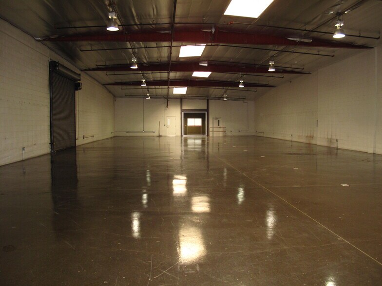 2150 N Lincoln St, Burbank, CA for lease - Building Photo - Image 3 of 10