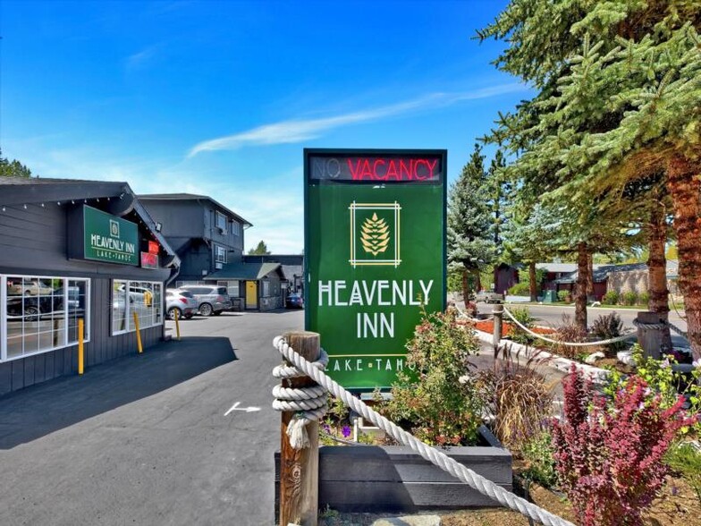 Heavenly and Secrets Inn portfolio of 2 properties for sale on LoopNet.com - Primary Photo - Image 3 of 12