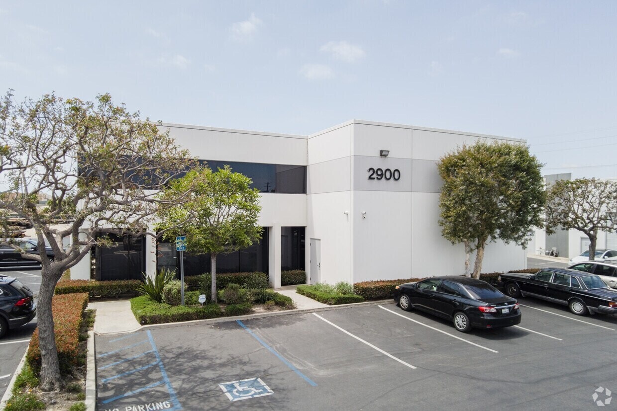 2900 Orange Ave, Signal Hill, CA for lease Building Photo- Image 1 of 8