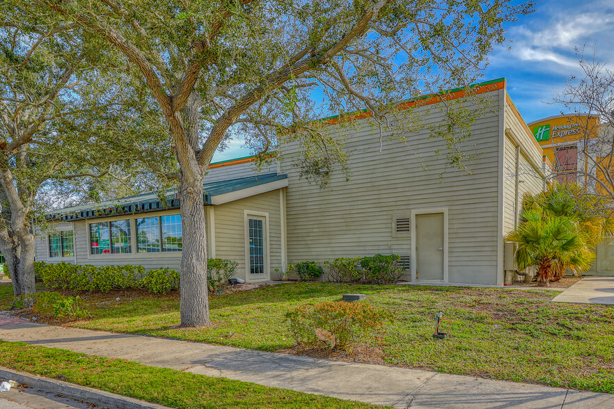 1502 Cape Coral Pky E, Cape Coral, FL for sale - Building Photo - Image 3 of 13