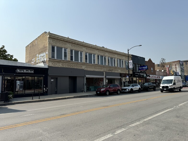 1725 W Chicago Ave, Chicago, IL for lease - Building Photo - Image 3 of 10