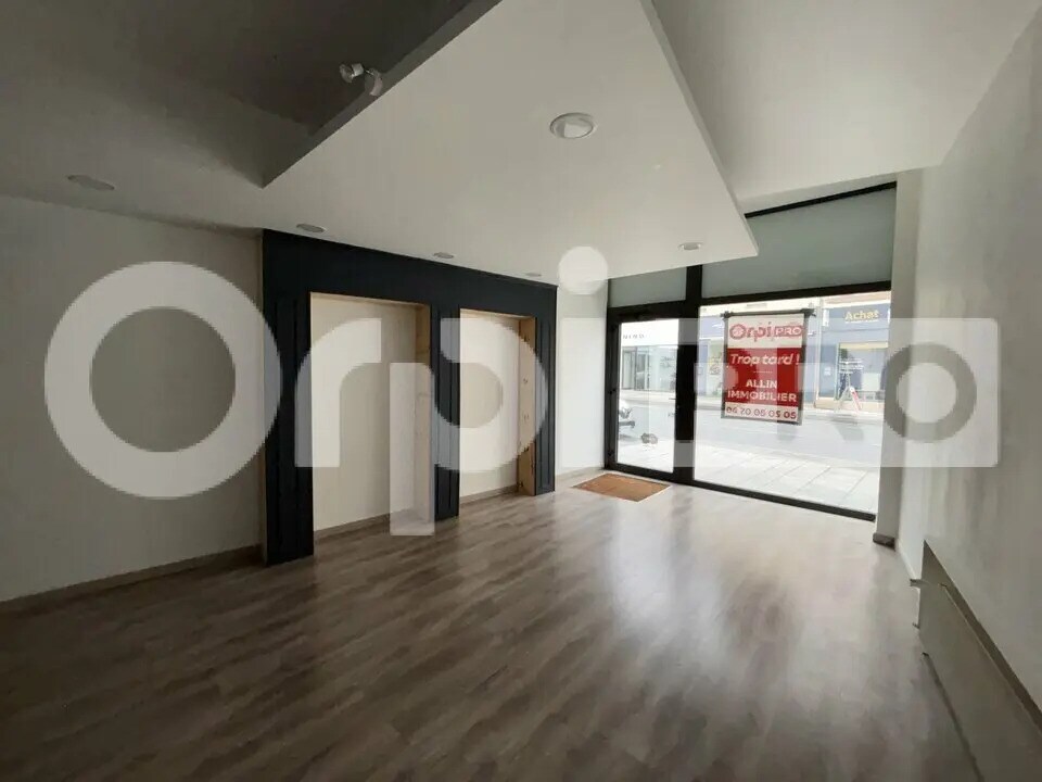 Retail in Montluçon for lease Interior Photo- Image 1 of 5