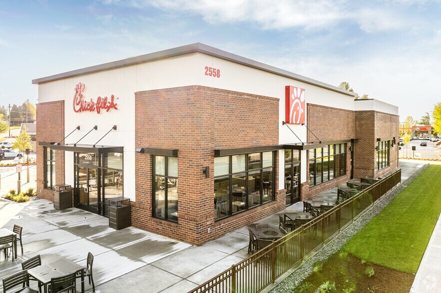 2506 SE Burnside Rd, Gresham, OR for sale - Primary Photo - Image 1 of 1