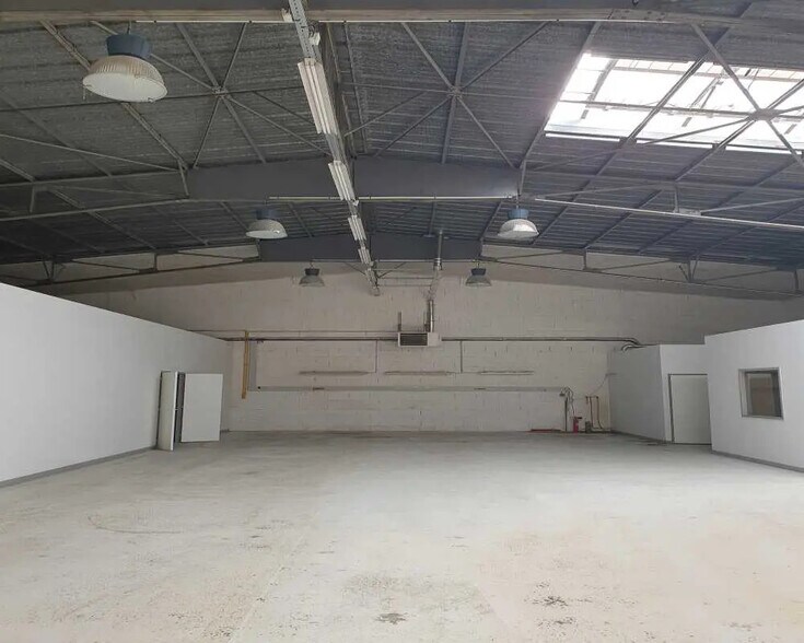 Flex in Toulouse for lease - Building Photo - Image 1 of 7