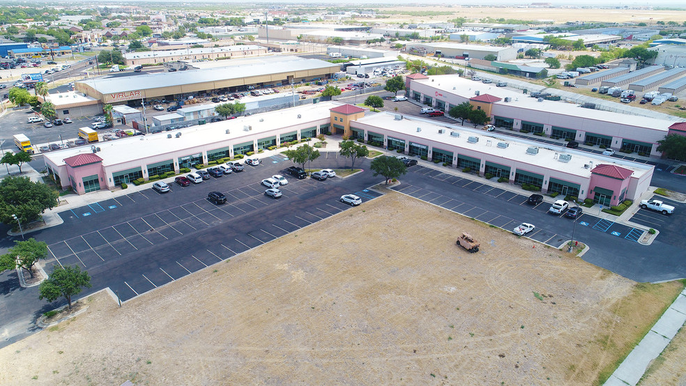 5711 McPherson Rd, Laredo, TX for lease - Building Photo - Image 1 of 4