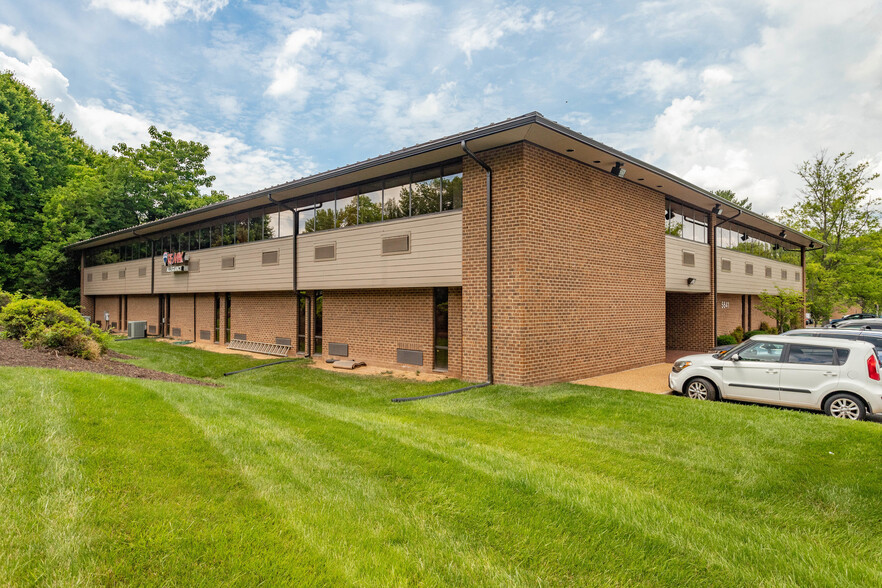 5641 Burke Centre Pky, Burke, VA for lease - Building Photo - Image 1 of 12