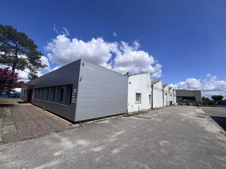 Office in Pessac for lease - Building Photo - Image 2 of 11