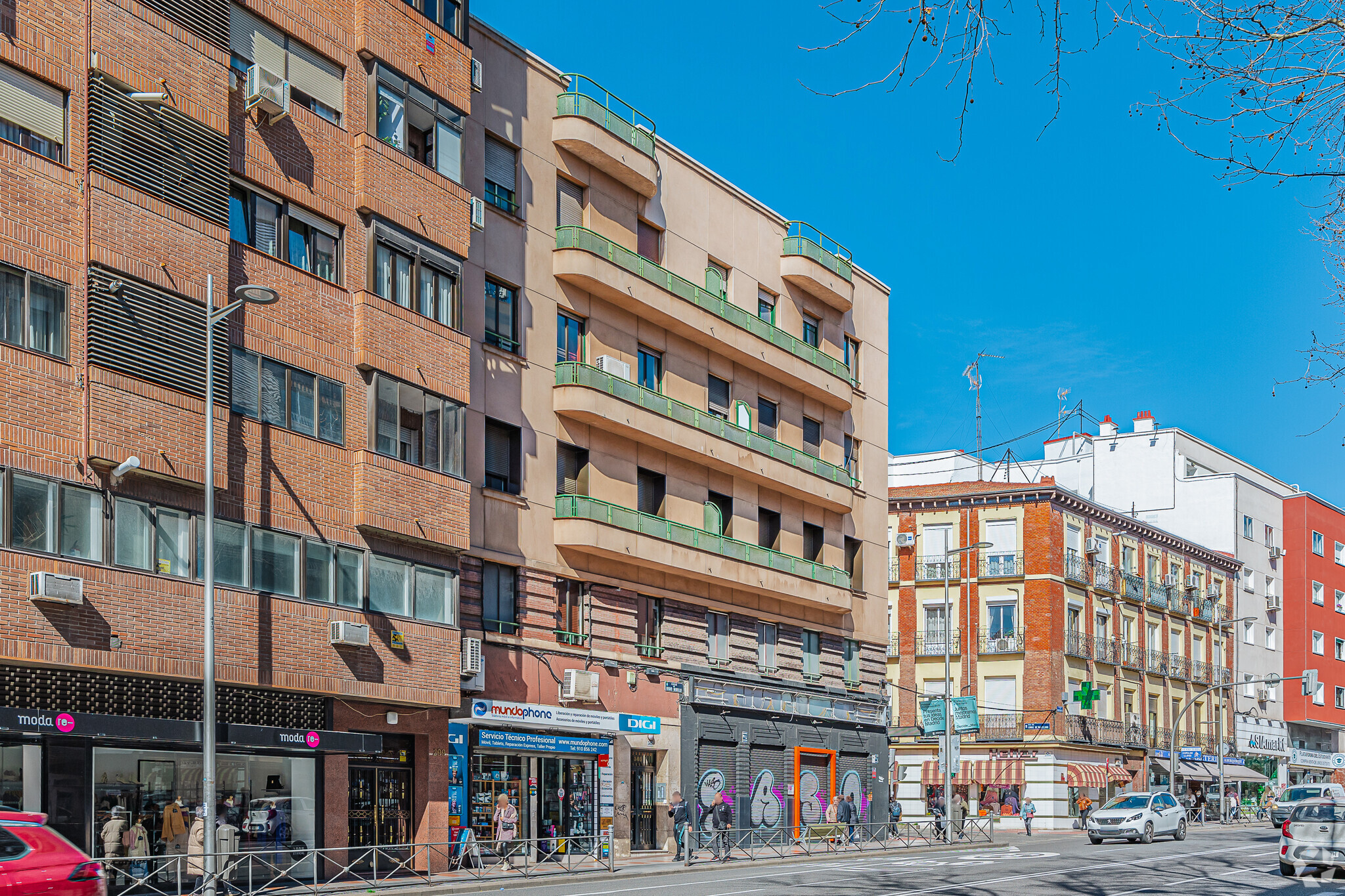 Retail in Madrid, MAD for lease Building Photo- Image 1 of 2