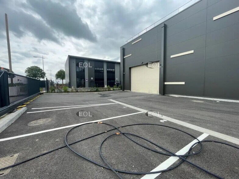 Industrial in Le Mesnil-Amelot for lease - Building Photo - Image 1 of 5