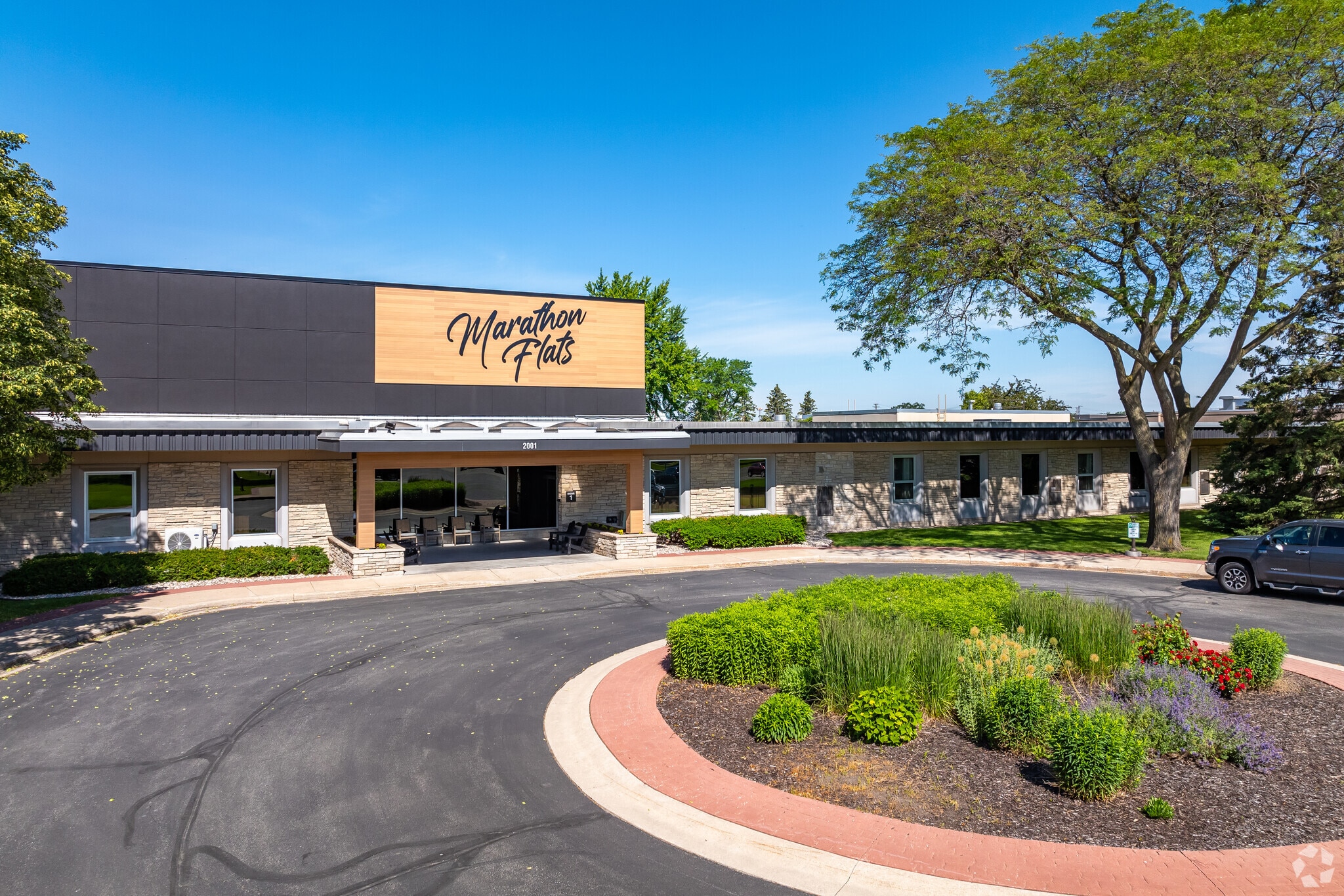 2001 Marathon St, Neenah, WI for sale Primary Photo- Image 1 of 42