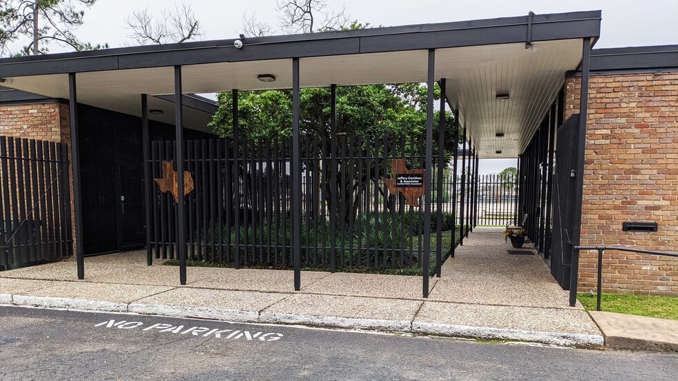 131 Brooks St, Sugar Land, TX for lease - Building Photo - Image 3 of 9