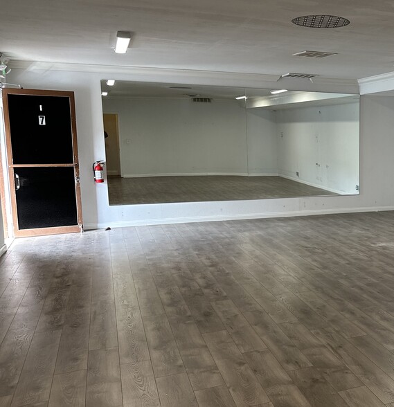 2428 Newport Blvd, Costa Mesa, CA for sale - Building Photo - Image 3 of 10