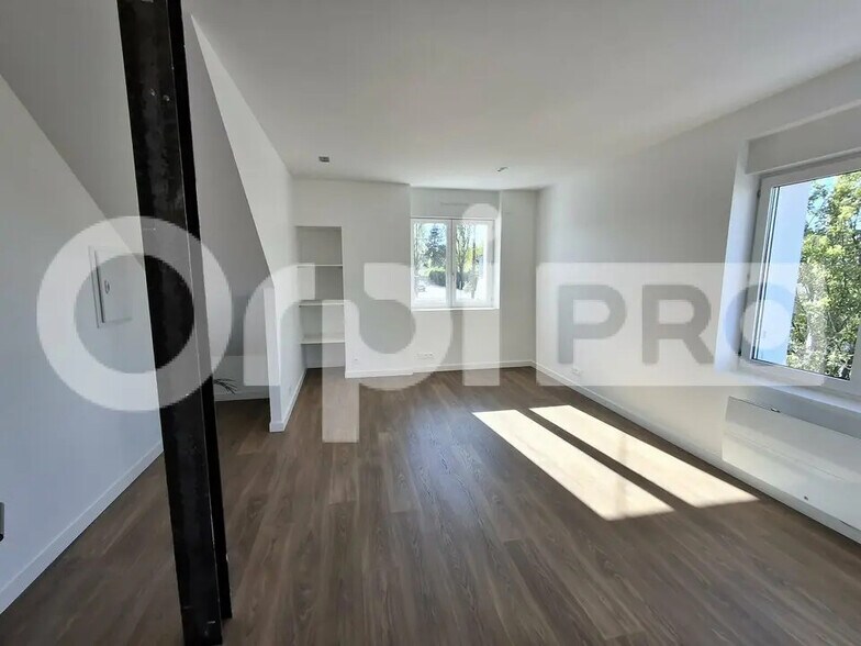 Office in Guérande for lease - Interior Photo - Image 2 of 6