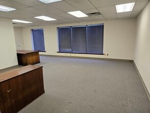 4015 Belt Line Rd, Addison, TX for lease Building Photo- Image 2 of 3