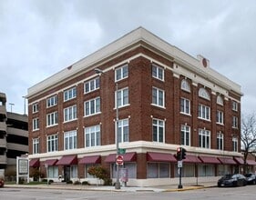 17 Forest Ave, Fond Du Lac, WI for lease Building Photo- Image 1 of 9