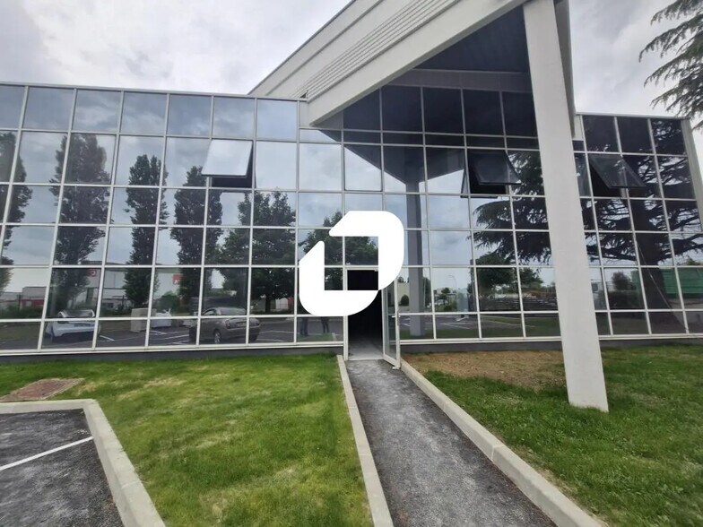 Flex in Fontenay-Trésigny for sale - Building Photo - Image 2 of 6