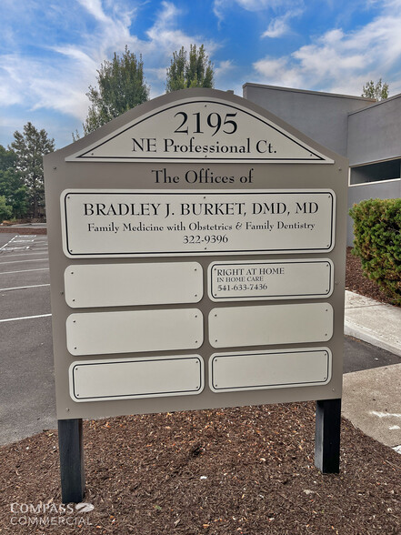 2195 NE Professional Ct, Bend, OR for lease - Building Photo - Image 3 of 9