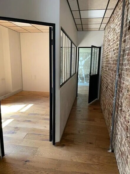 Retail in Clichy for lease - Interior Photo - Image 3 of 3