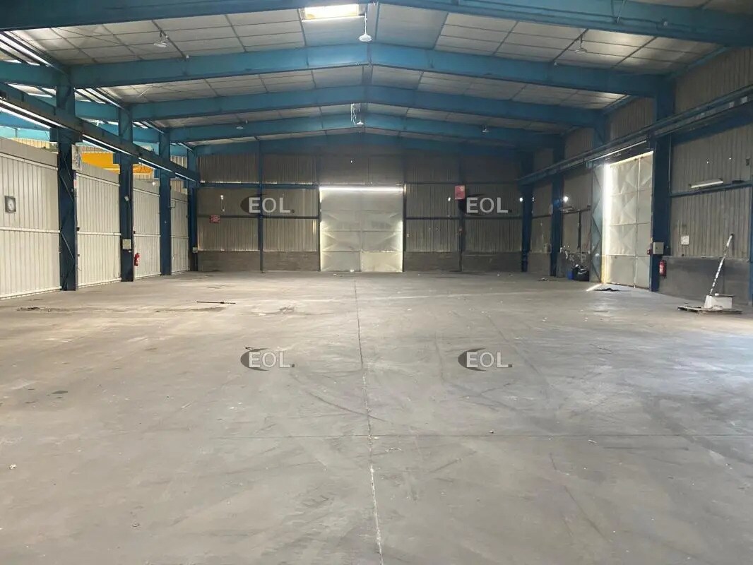 Flex in Saint-Rémy-de-Provence for lease Building Photo- Image 1 of 3
