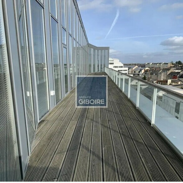 Office in Angers for lease - Building Photo - Image 3 of 6