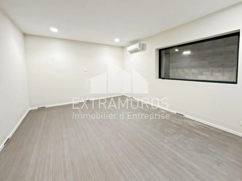 Office in Chaponost for lease - Building Photo - Image 3 of 8