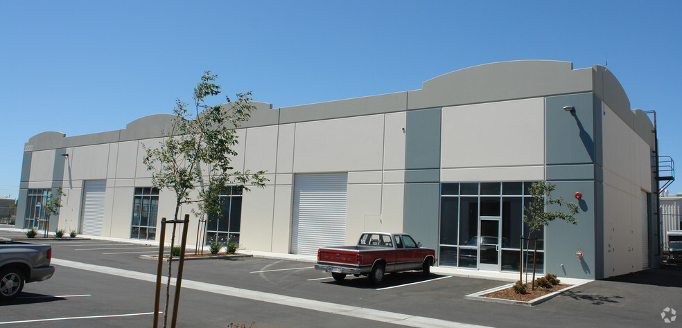 2220 N MacArthur Dr, Tracy, CA for lease - Building Photo - Image 3 of 15