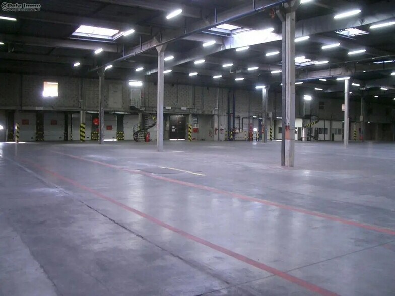 Industrial in Wissous for lease - Building Photo - Image 2 of 11