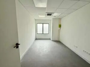 44 Place Francois Mitterrand, Savigny-le-Temple for lease - Interior Photo - Image 2 of 4