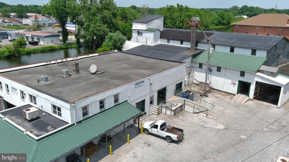 210 Mill St, Salisbury, MD for lease - Building Photo - Image 2 of 5