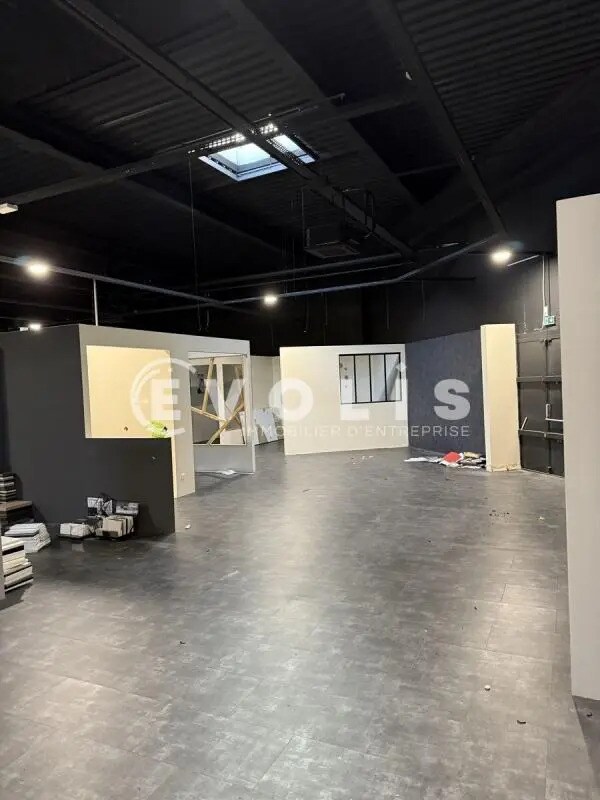 Location Commerce 219 m² à 501 m² - Photo 1