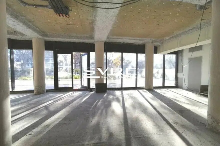 Retail in Marseille for lease - Interior Photo - Image 1 of 8