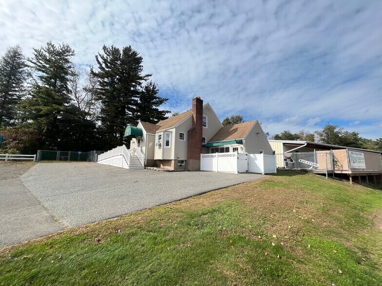 130 Meriden Rd, Middlefield, CT 06455 Retail for Sale