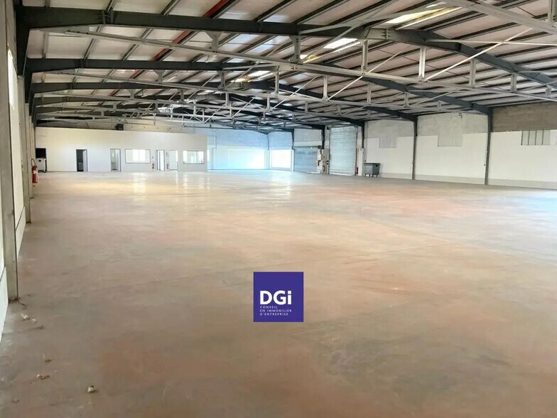 Office in Saint-Gilles for lease - Building Photo - Image 3 of 5