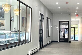 5117 Main St, Downers Grove, IL for lease Interior Photo- Image 2 of 4