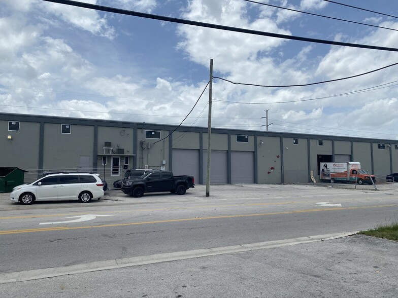 10000-10020 NW 79th Ave, Hialeah, FL for lease - Building Photo - Image 1 of 10